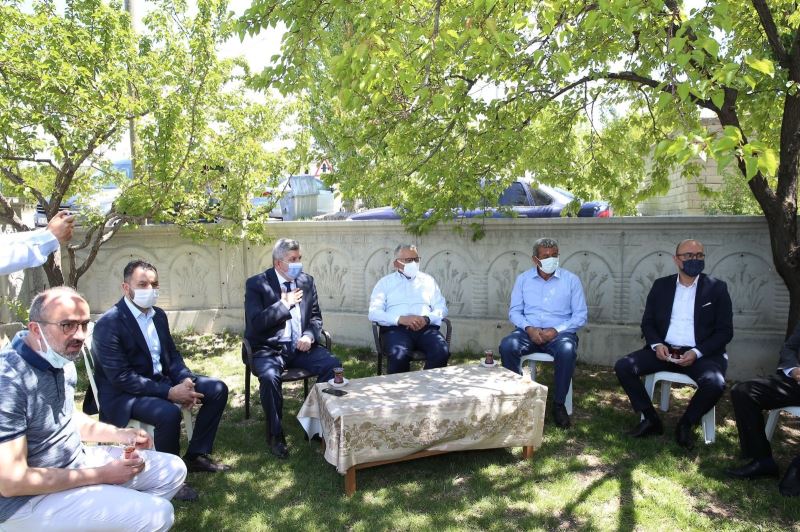 Başkan Büyükkılıç Bünyan’da Şehit Cennet Yiğit’in ailesiyle bayramlaştı

