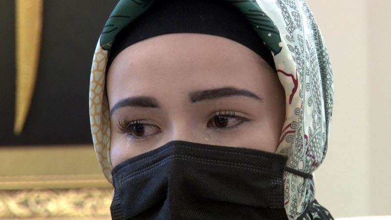 Müslüman olan kadın müftüyü görünce ağladı
