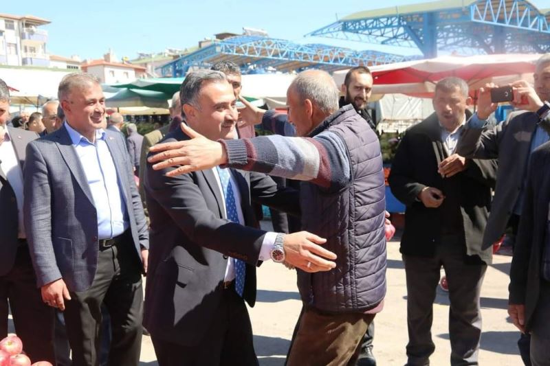 Başkan Mehmet Cabbar’dan tüm pazar esnafına jest
