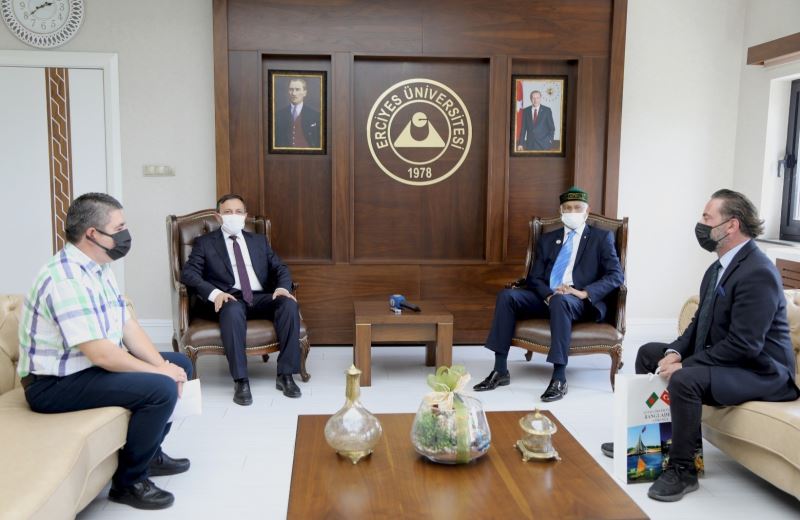 Bangladeş Ankara Büyükelçisi Mosud Mannan, ERÜ Rektörü Çalış’ı ziyaret etti
