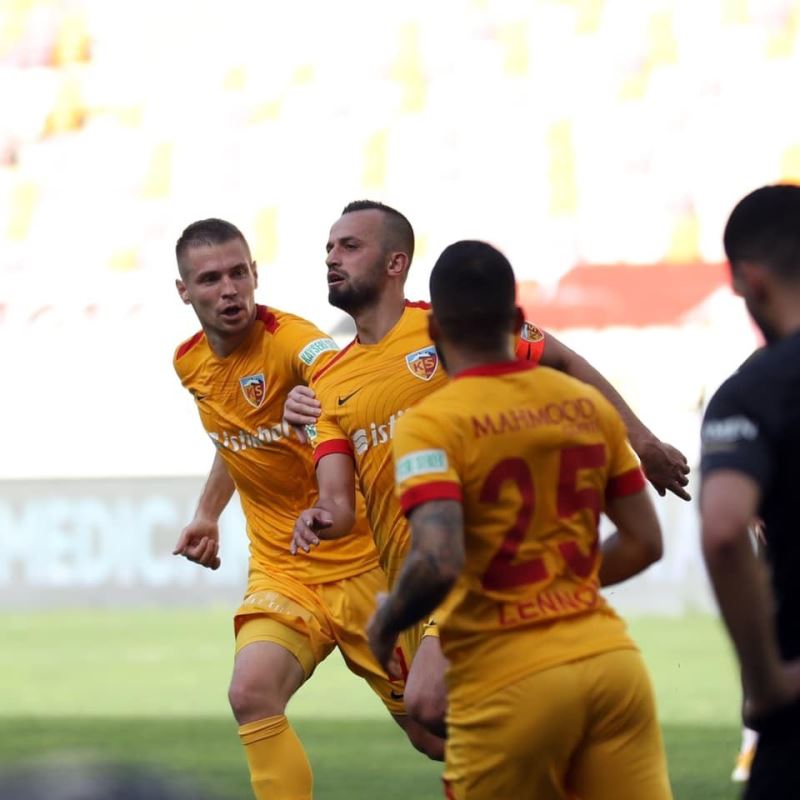 İlhan Parlak gol sayısını 9’a çıkardı
