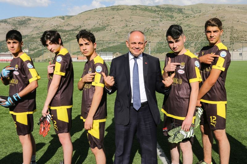 Başkan Öztürk’ün genç futbolculara desteği devam ediyor
