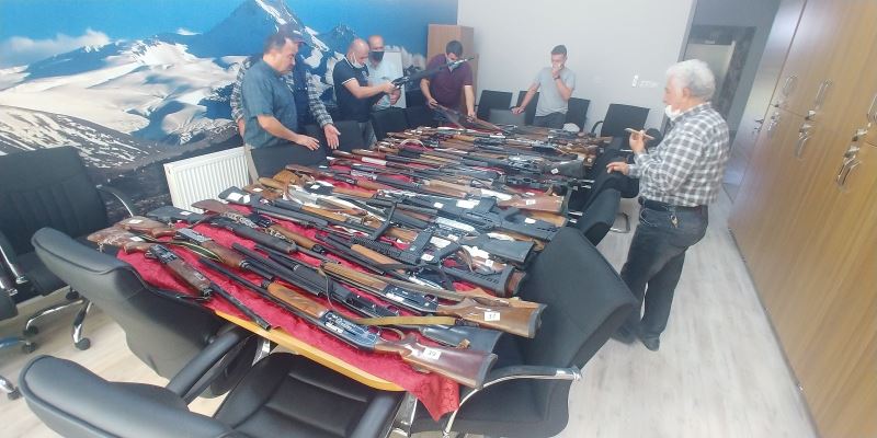 Yasa dışı av yapan avcıların tüfekleri satışa çıkarılıyor
