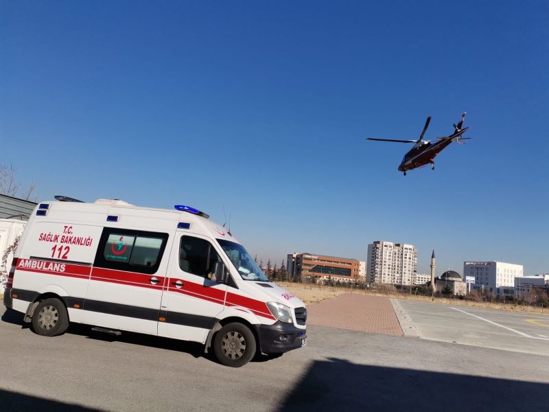 Sarız’daki iki hastanın yardımına helikopter ambulans yetişti
