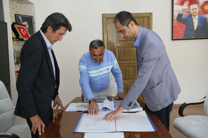 Kentsel dönüşüm için büyükşehir belediyesi daire başkanlarından Başkan Mehmet Cabbar’a ziyaret

