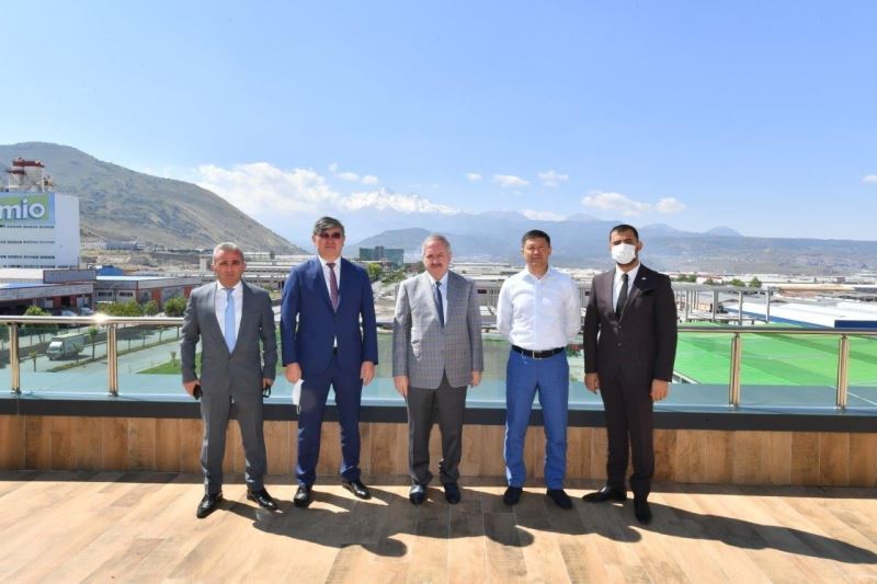 Kazakistan’ın Türkiye Büyükelçisi başkanlığındaki bir heyet Kayseri OSB’yi ziyaret etti
