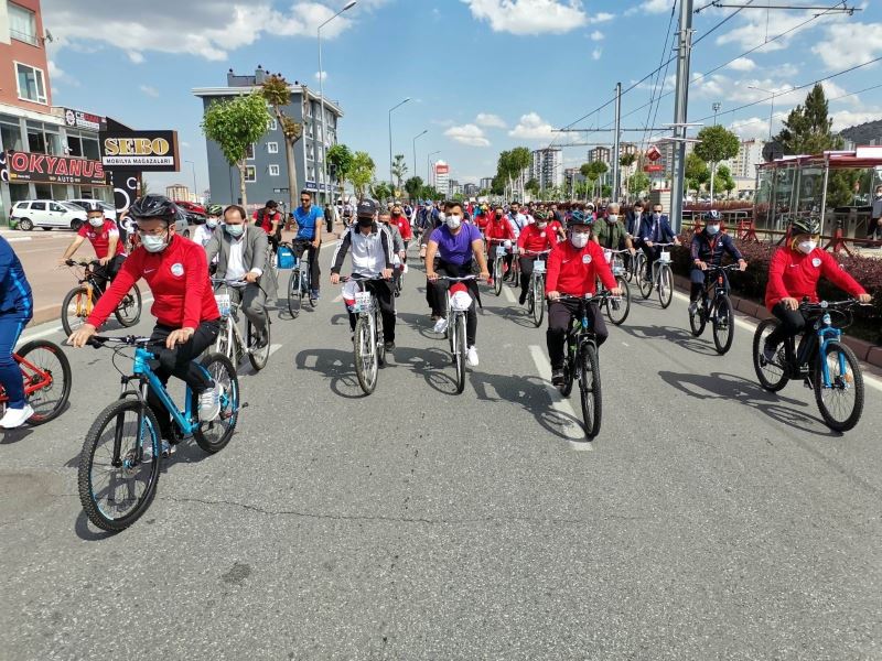 Dünya Bisiklet Günü’nde 500 kişi pedal çevirdi
