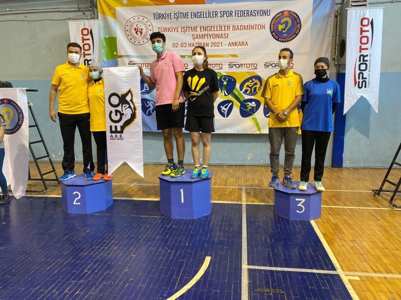 Telli Nur Ataş Badminton Türkiye şampiyonu oldu
