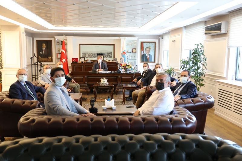 İlim Yayma Vakfı Mütevelli Heyeti Üyeleri Başkan Palancıoğlu’nu ziyaret etti
