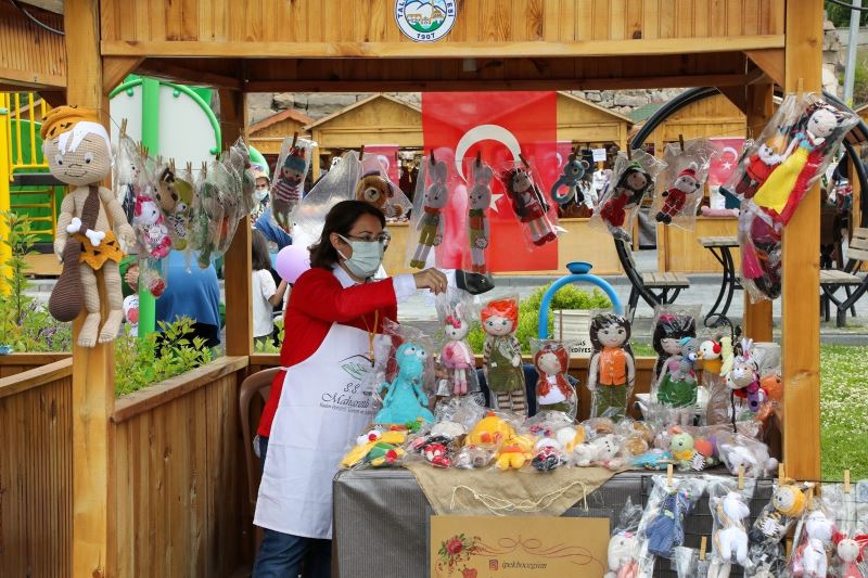 Talas’ta Maharetli Eller Kadın Üretici Pazarı Yeniden Başladı
