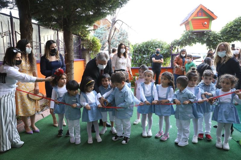 Başkan Palancıoğlu minik öğrencilerin sergisini gezdi
