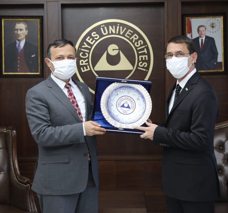 Türkmenistan Büyükelçisi İşankuli Amanlıyev, Rektör Çalış’ı ziyaret etti
