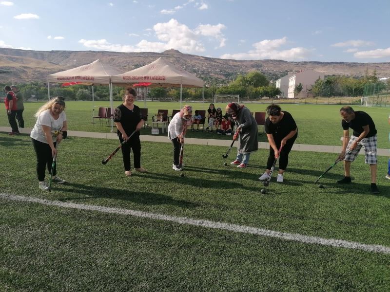 Çim Hokeyi müsabakalarını tamamladı
