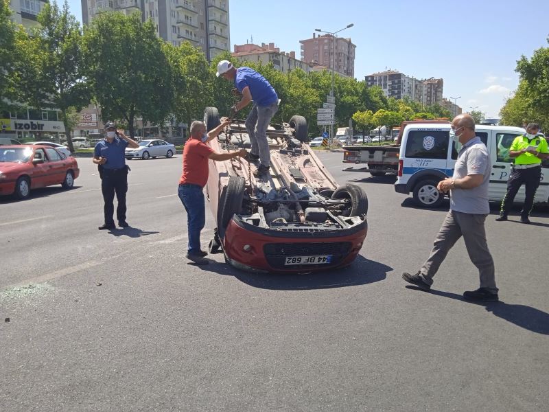 Kayseri’de otomobiller çarpıştı: 5 yaralı
