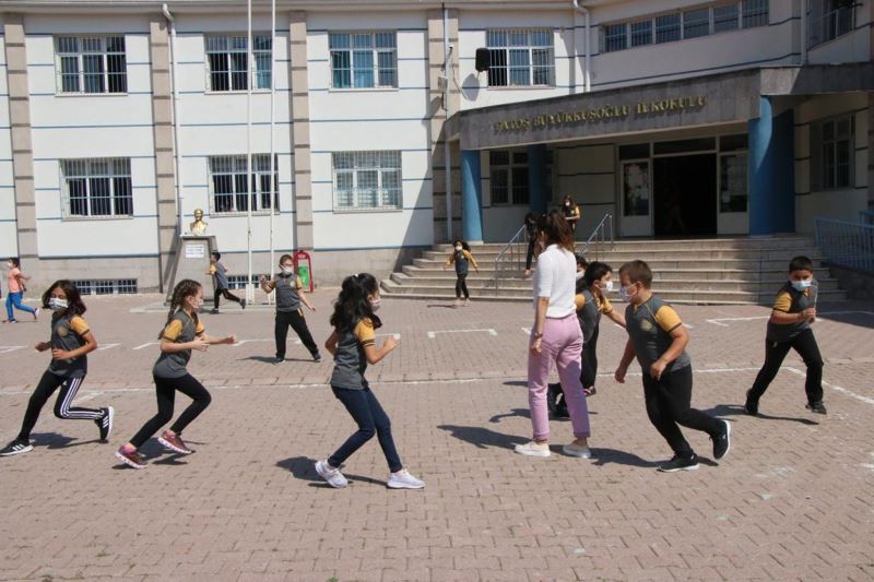 Kayseri’de 303 bin 49 öğrenci yaz tatiline girdi
