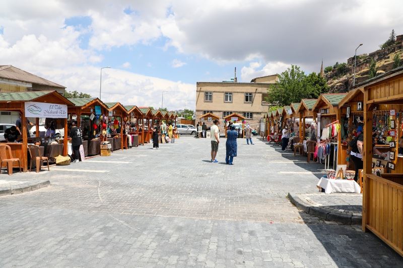 ‘Maharetli Eller Kadın Üretici Pazarı’ yeniden kurulmaya başladı
