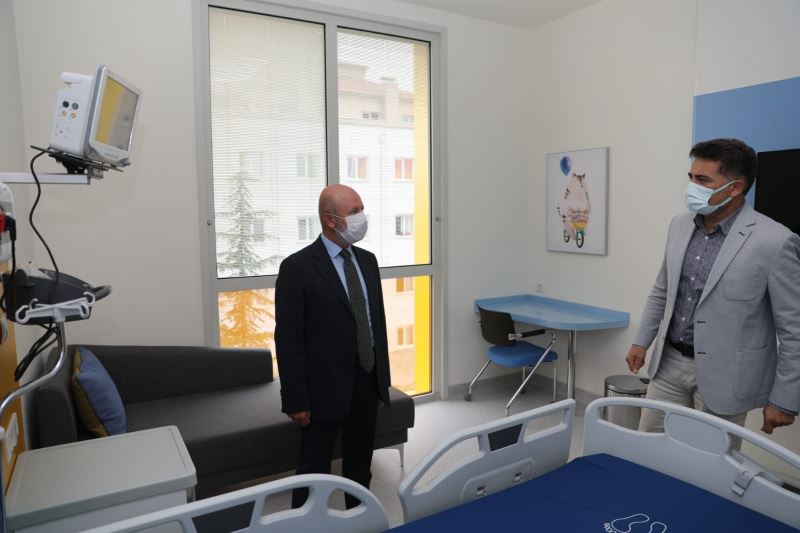 Başkan Çolakbayrakdar ERÜ KANKA Çocuk Hematoloji Ve Onkoloji Hastanesi’ni ziyaret etti

