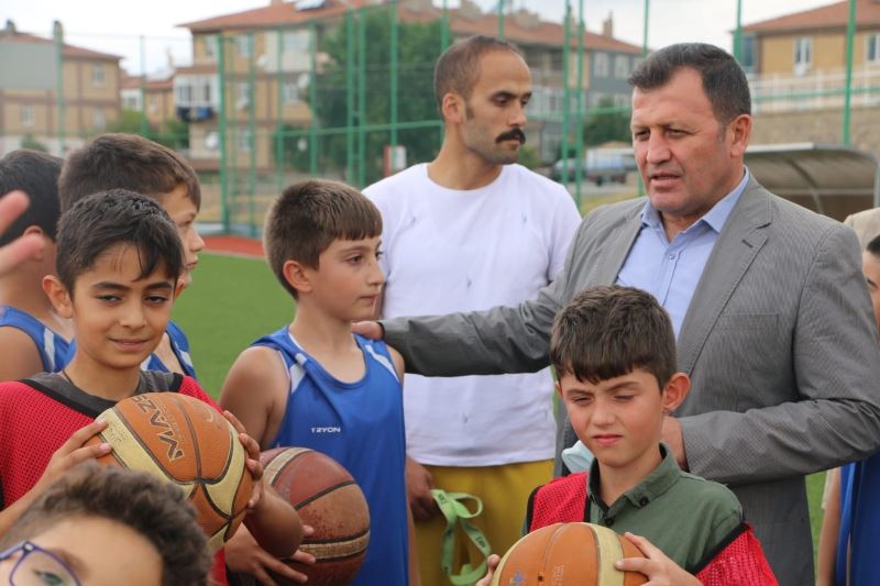 Ali İhsan Kabakcı, Bünyan GSB Spor Okullarını ziyaret etti
