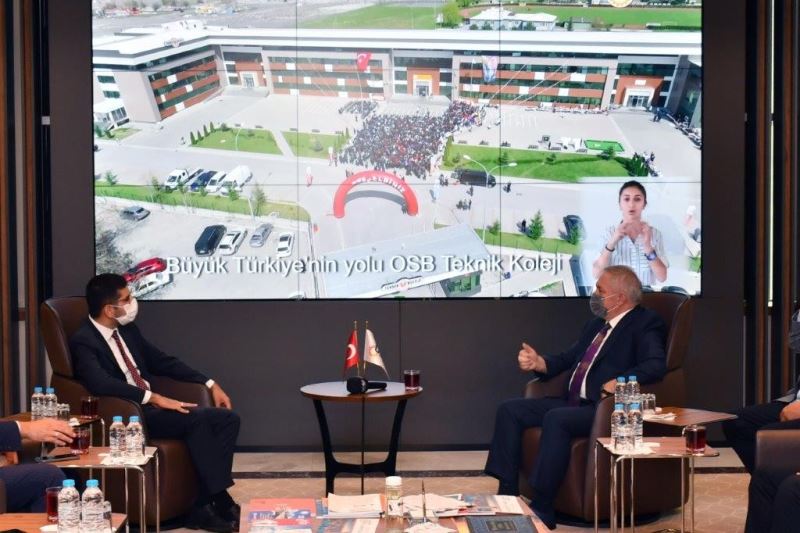Cumhurbaşkanlığı Yatırım Ofisi Başkanı Ahmet Burak Dağlıoğlu, Kayseri OSB’yi ziyaret etti

