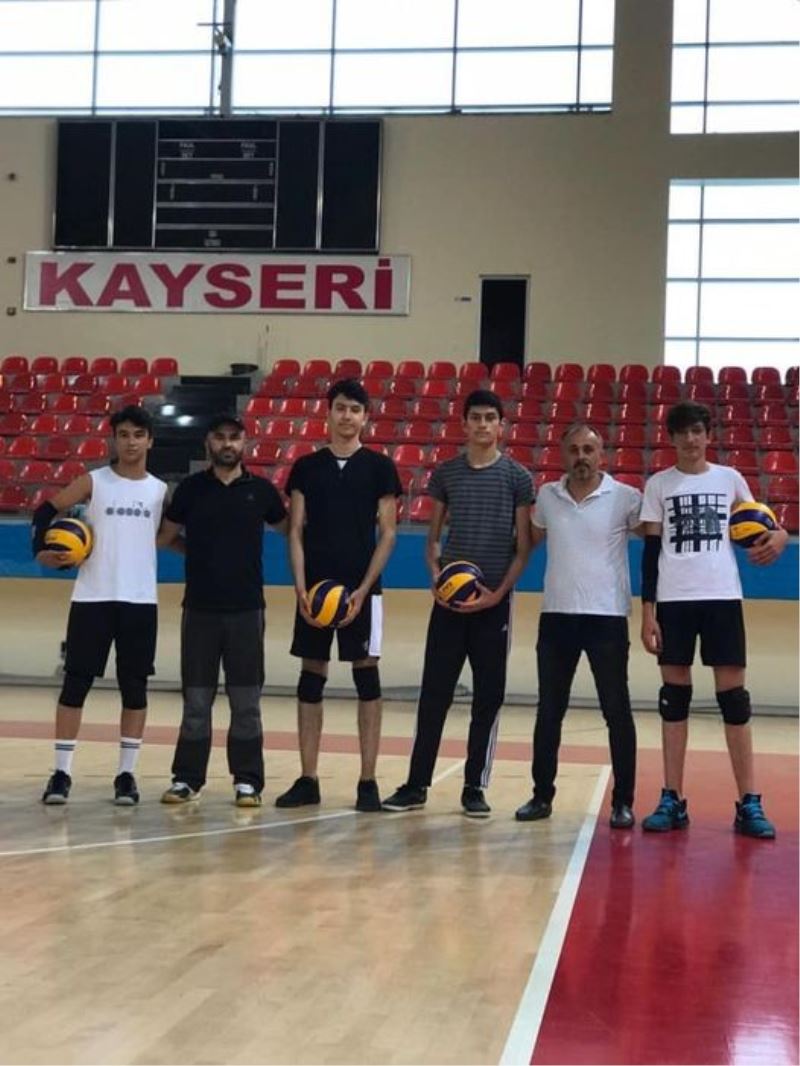 Voleybol Milli Takım Gelişim Kampına Kayseri’den 4 sporcu ve 1 antrenör çağrıldı
