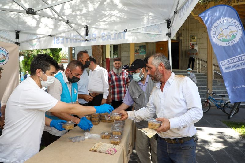 Talas Belediyesi’nden aşure ikramı
