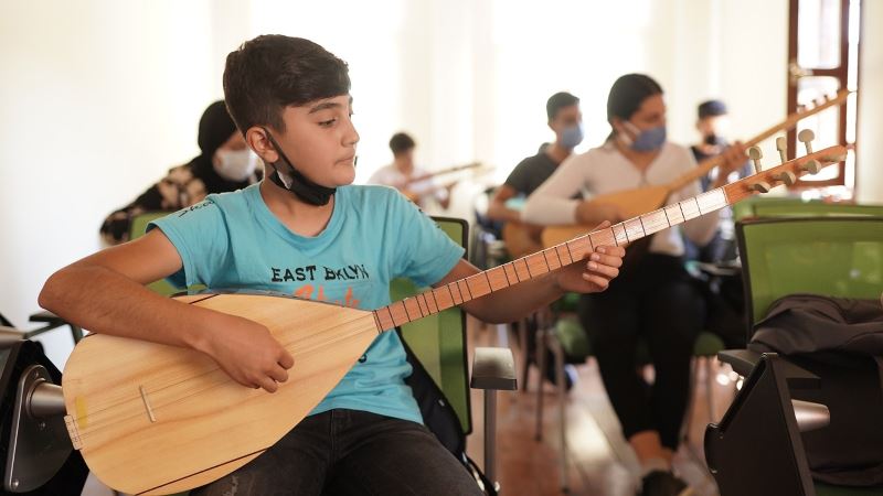 Talas Müzik Okulu genç yetenekleri keşfediyor
