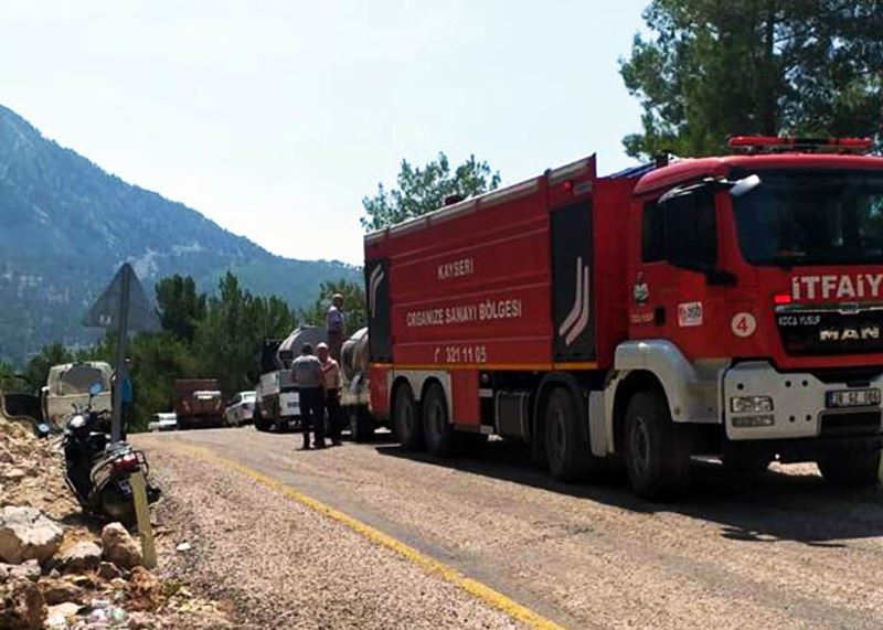 Kayseri OSB’nin 24 ton kapasiteli itfaiye aracı yangın bölgesinde
