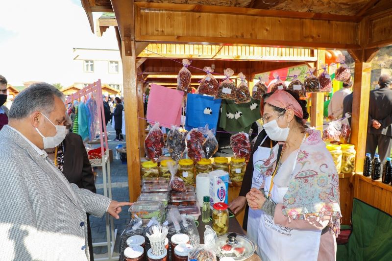 ‘Maharetli Ellerin’ yaptıkları görücüye çıkıyor
