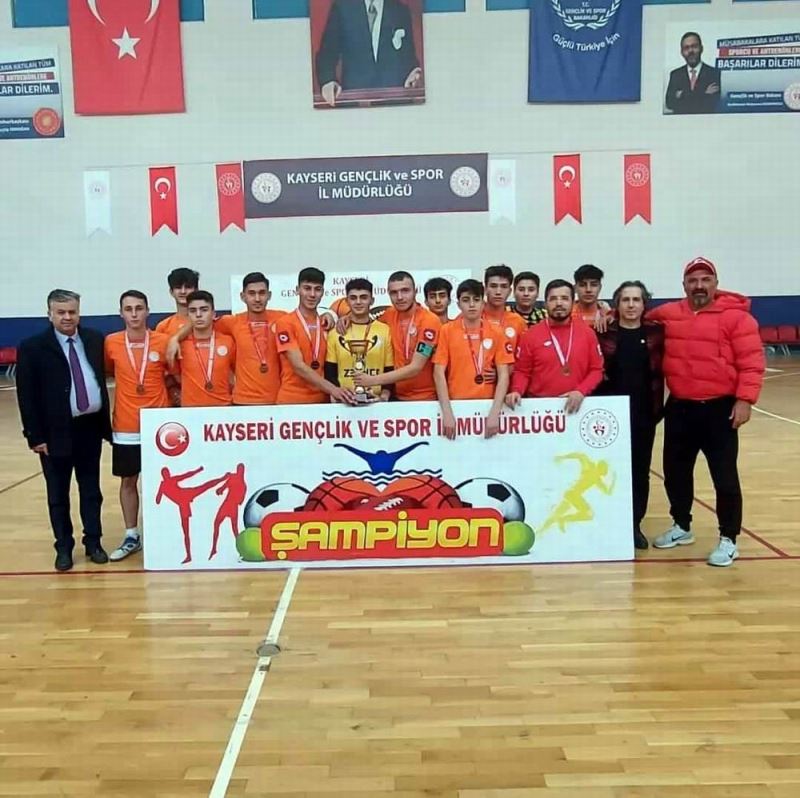 Erkekler Futsal Turnuvası’nda Arif Molu MTAL şampiyon oldu
