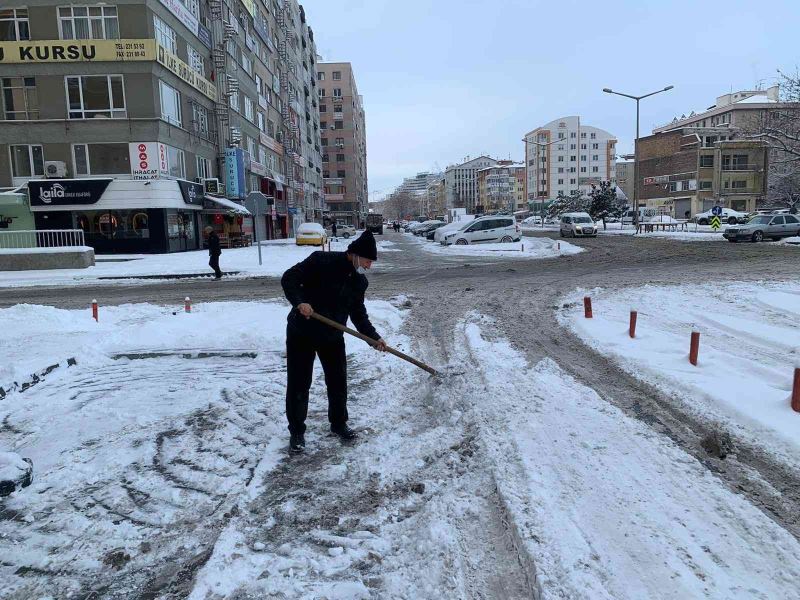Kayseri’de 375 köy yolu ulaşıma kapandı
