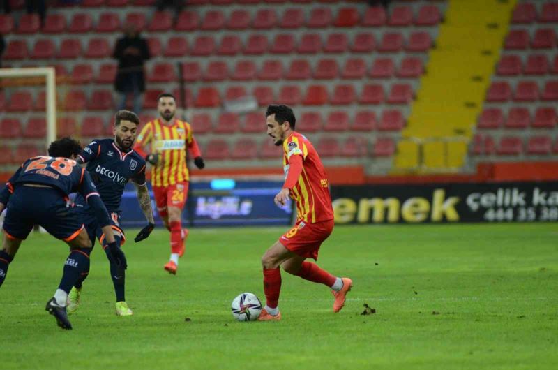 Spor Toto Süper Lig: Kayserispor: 0 - Medipol Başakşehir: 0 (İlk yarı)
