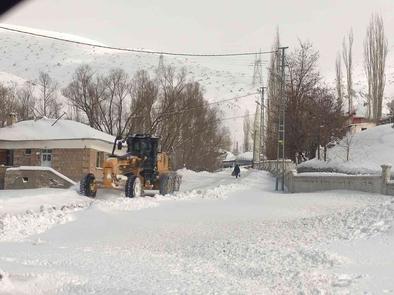 Büyükşehir, 640 mahalle yolunu ulaşıma açtı
