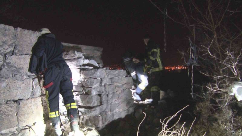 Kayseri’de 6 metrelik çukura düşen şahıs kurtarıldı

