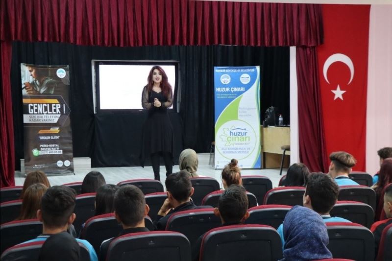 Gençlik projeleriyle ödül alan Büyükşehir’den ’önce gençler’ diyen eğitim faaliyetleri
