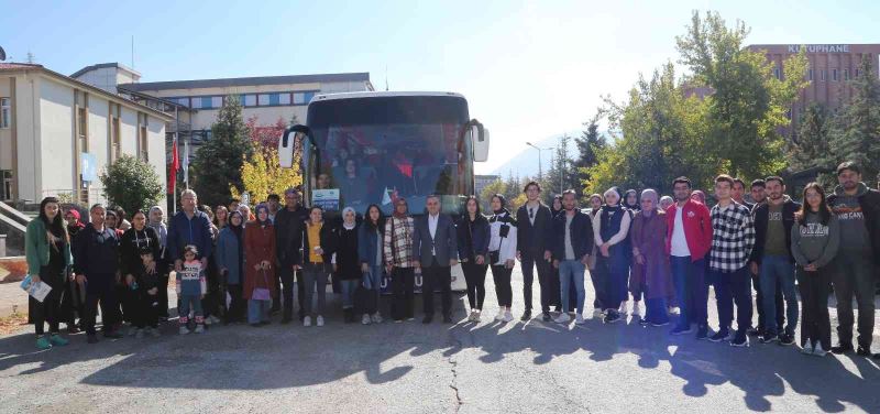 ERÜ’ye yeni kayıt yaptıran öğrencilere ‘Kayseri Kültür Yolu Turu’ düzenlendi
