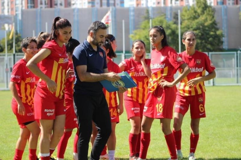 Yukatel Kayseri Kadın FK hafta içi mesaisinde
