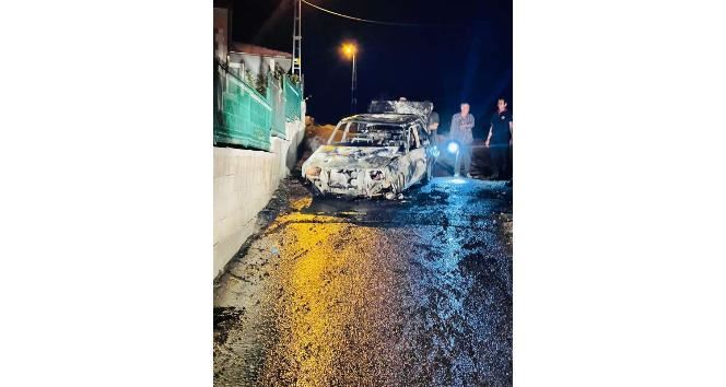 Kayseri’de otomobil alev alev yandı