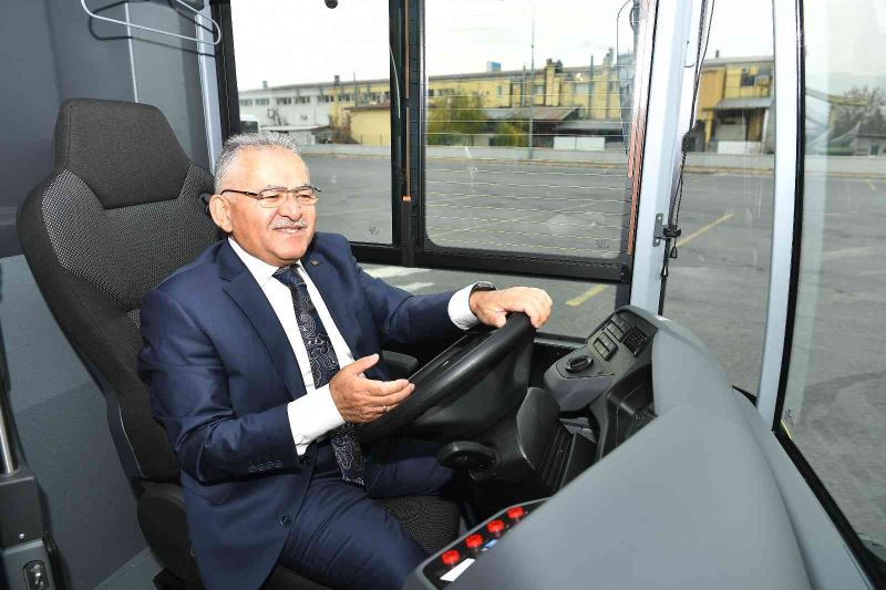 Yeni otobüslerin ilk testini Başkan Büyükkılıç yaptı
