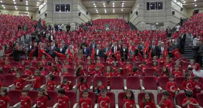 Bin 200 minik öğrenci ile ’29 Ekim Cumhuriyet Bayramı Konseri’