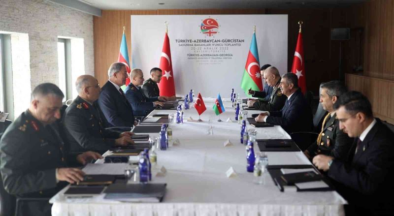 Bakan Akar, Gürcistan ve Azerbaycan savunma bakanları ile görüştü
