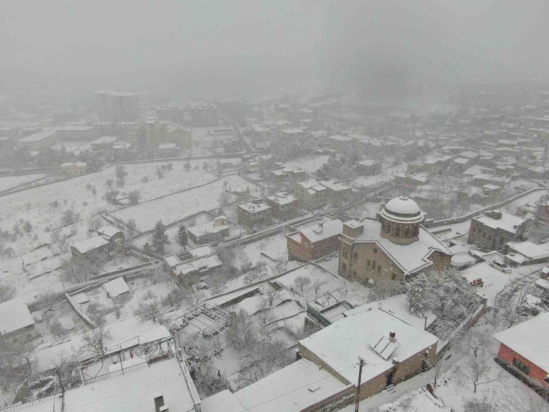 Tarihi ilçe Talas’ta kar güzelliği
