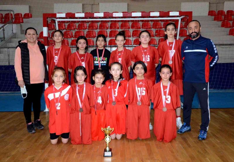 Okullar arası Küçük Kızlar Hentbol birinciliği sona erdi
