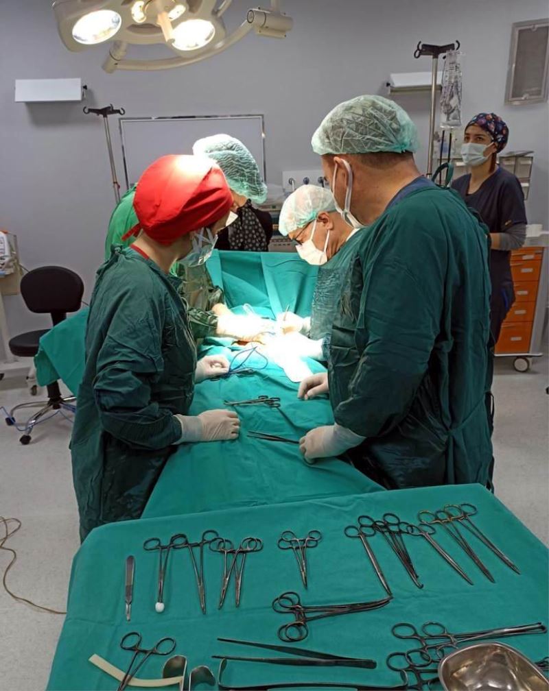 Milletvekili Tamer; Develi Devlet Hastanesi’nde ilk ameliyatı yaptı
