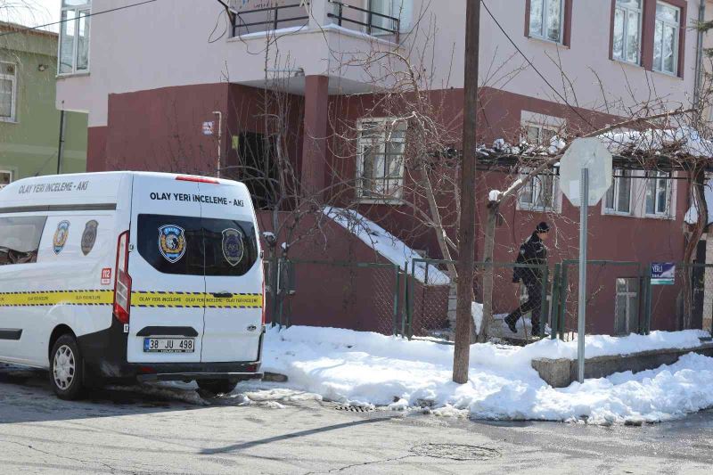 Tüfeğini temizlerken kendi vurdu
