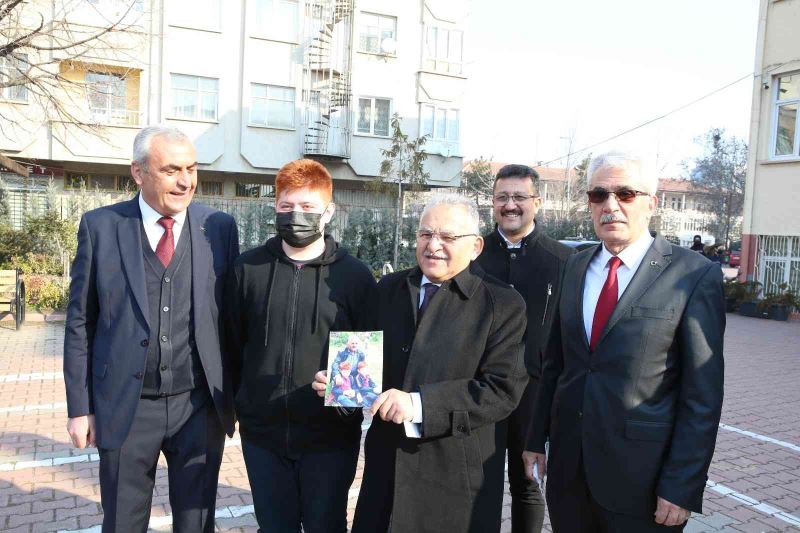 Başkan Büyükkılıç’a Kariyer Günleri’nde fotoğraf sürprizi
