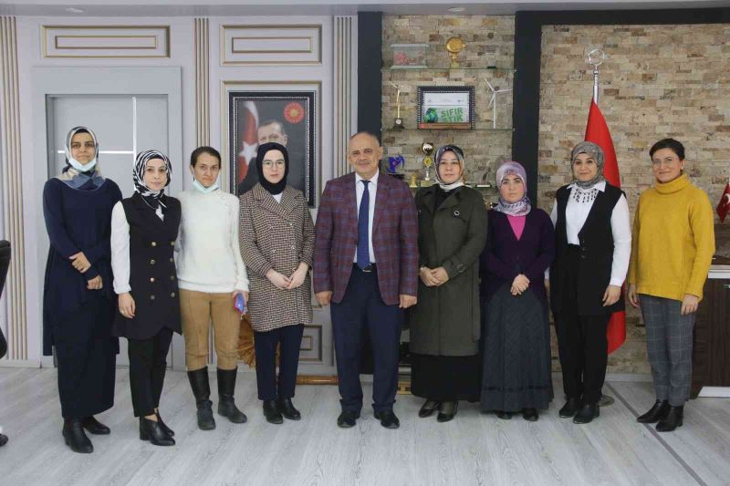 Başkan Öztürk, Kadınlar Günü’nü personelleri ile birlikte kutladı
