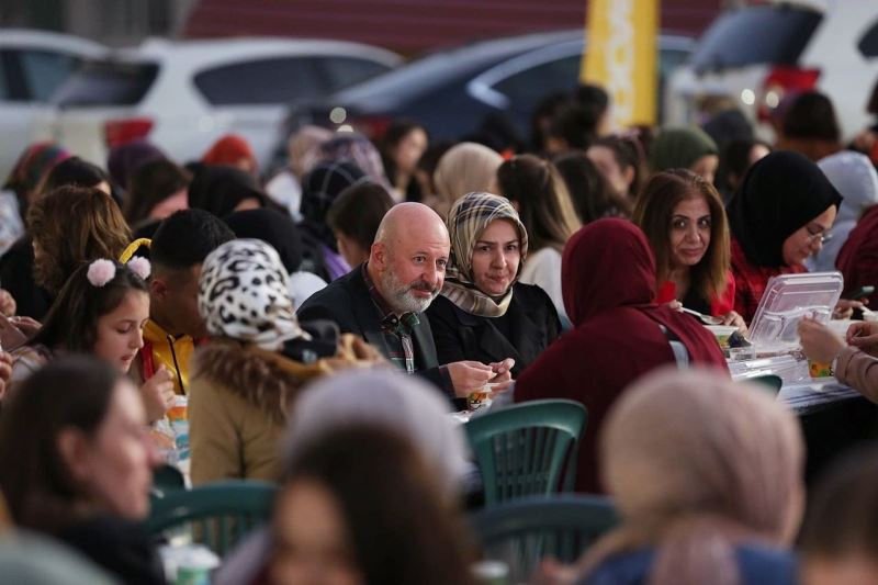 Başkan Çolakbayrakdar iftarda gençlerle buluşuyor
