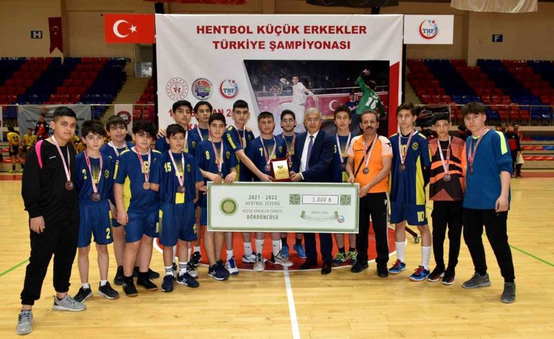 İzzet Öksüzkaya hentbolde Türkiye 4.’sü oldu
