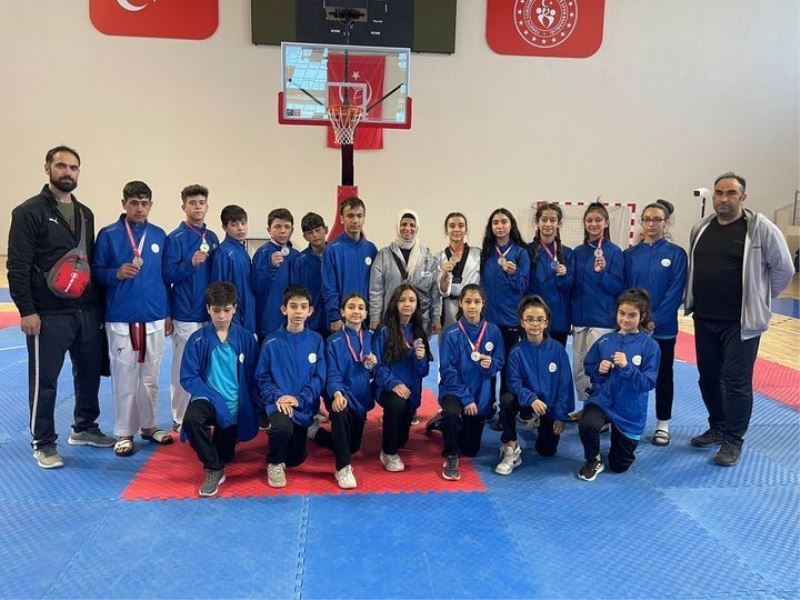 Analig Kayseri Taekwondo takımı yarı finale yükseldi
