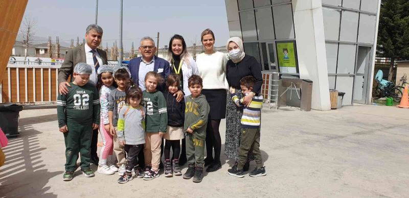 Başkan Büyükkılıç okul ziyaretlerini sürdürüyor
